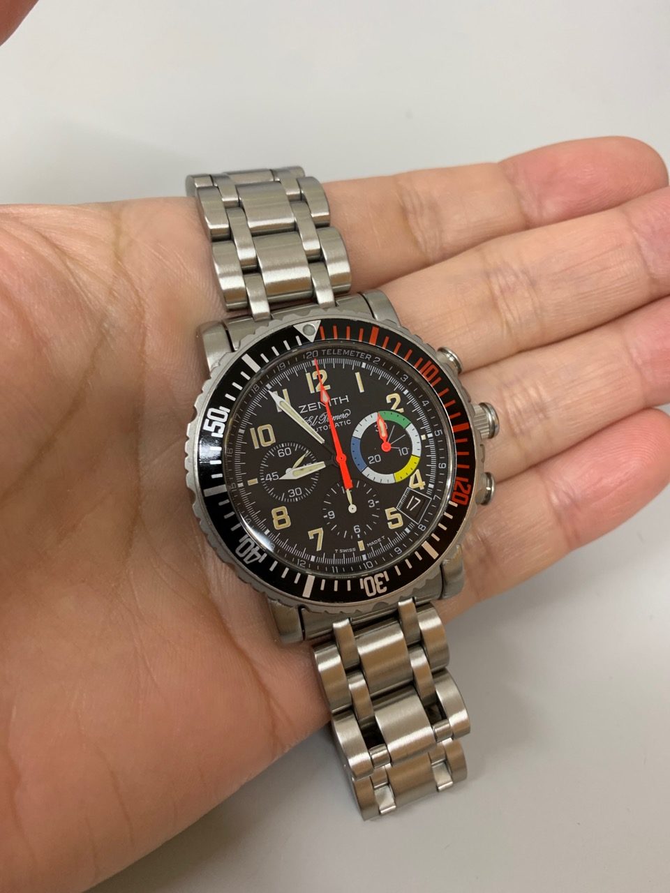 レビュー】ゼニス「レインボーフライバック」 カラフル文字盤と絶対的
